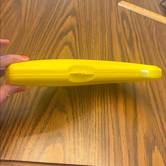 Tupperware Bright Yellow Banana Keeper EUC - Picture 5 of 5